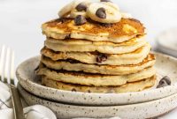 Fluffy Banana Chocolate Chip Pancakes