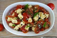 Low-Point Marinated Tomato and Mozzarella Salad Recipe