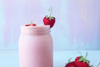High-Protein Strawberry Oatmeal Smoothie