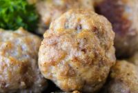 Oven-Baked Meatball Recipe with Garlic, Herbs and Crispy Edges