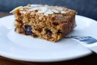 15 Quick Oatmeal Recipes for Breakfast, Snacks and Desserts
