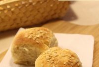 Fluffy Oatmeal Dinner Rolls Recipe