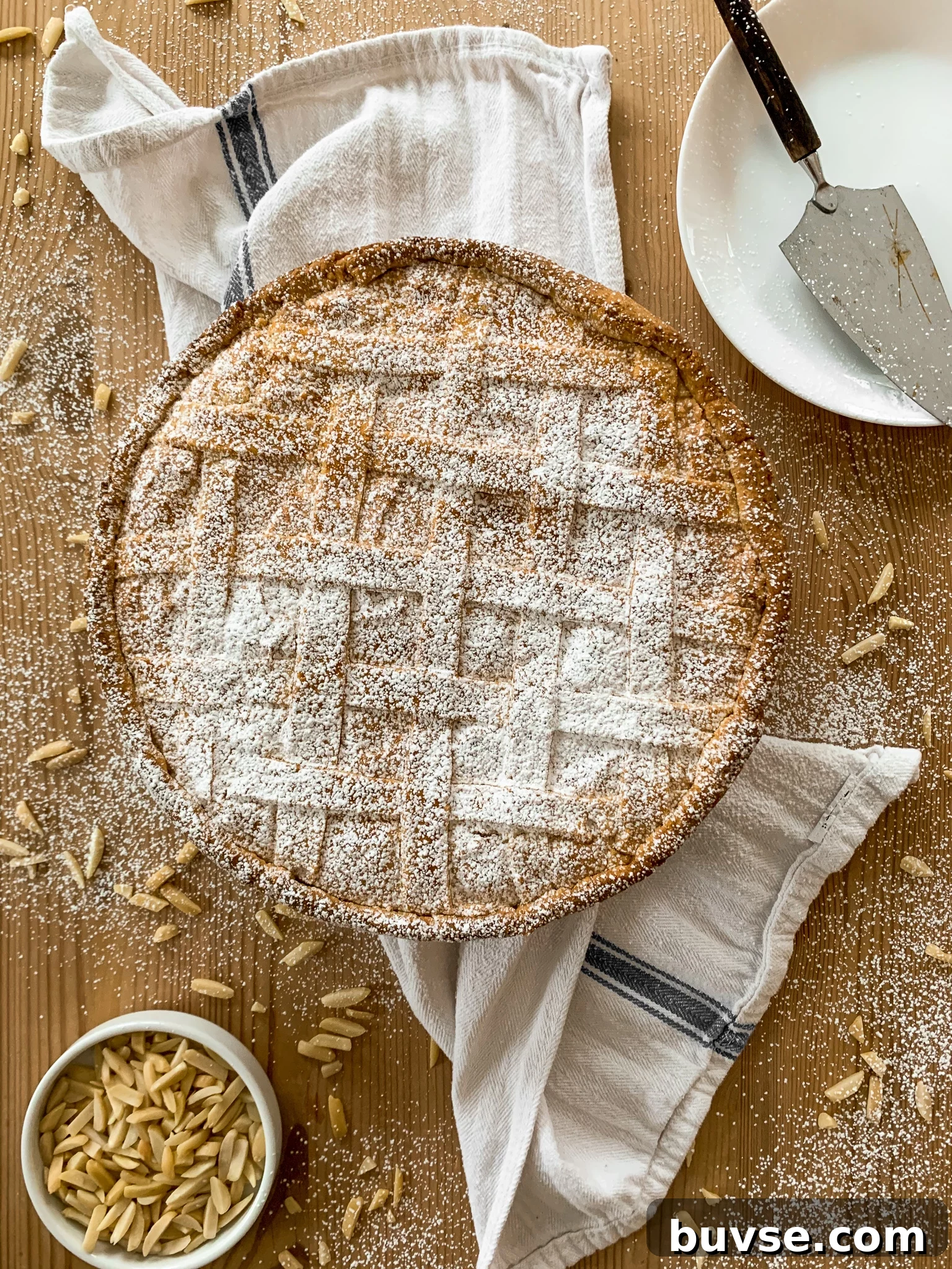 Norwegian Prince's cake dusted with icing sugar.
