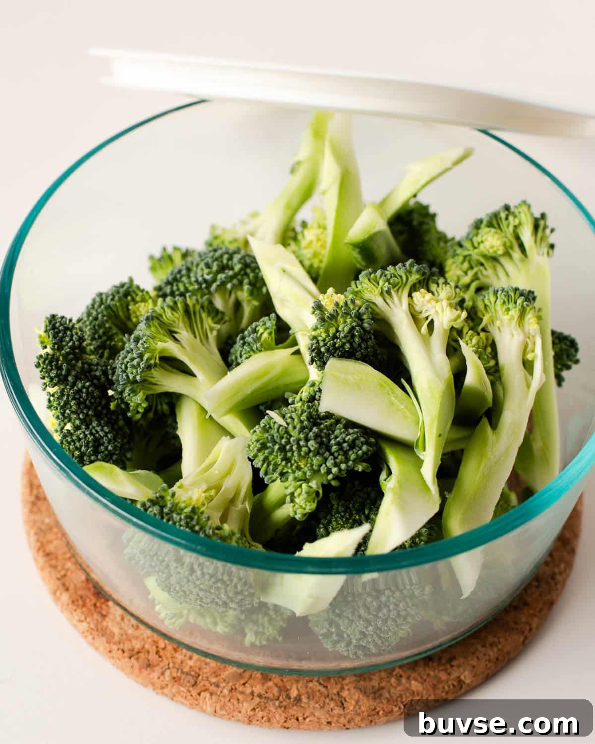 how to store fresh broccoli that is cut in a glass bowl