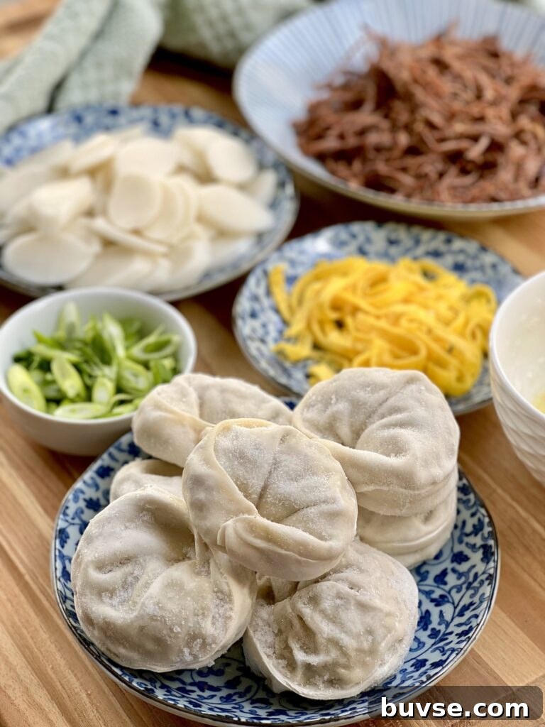 Cooking mandu and rice cakes