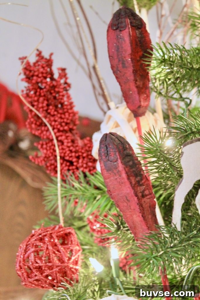 woodland Christmas tree topper detail